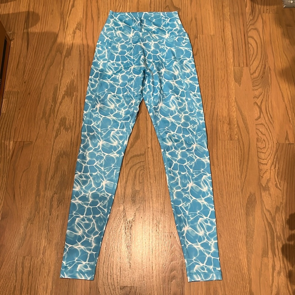 BuffBunny Blue Water Pattern Leggings